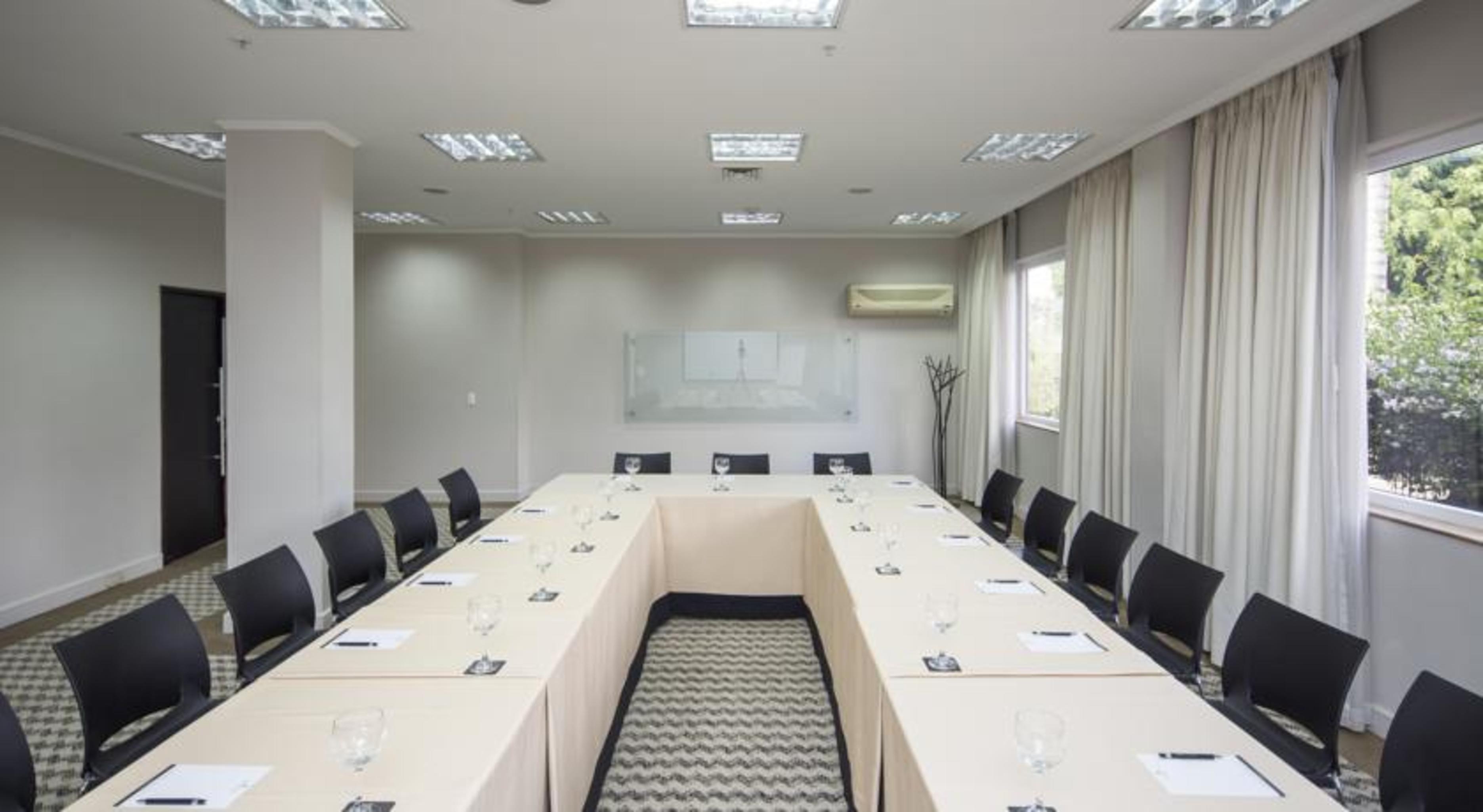 Movich Hotel Las Lomas Rionegro Esterno foto U-shaped table